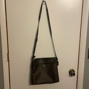 LIKE NEW Coach crossbody with gold hardware.